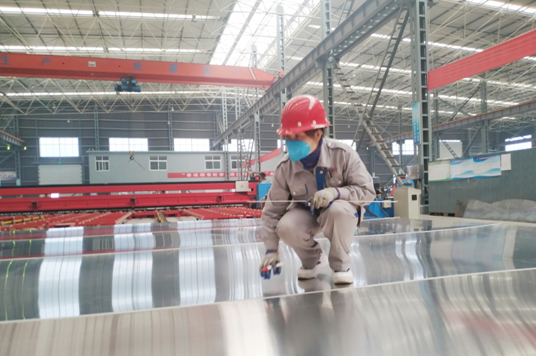 【工匠精神】许聪聪:手拿焊枪“绣金花” 谁说女子不如男