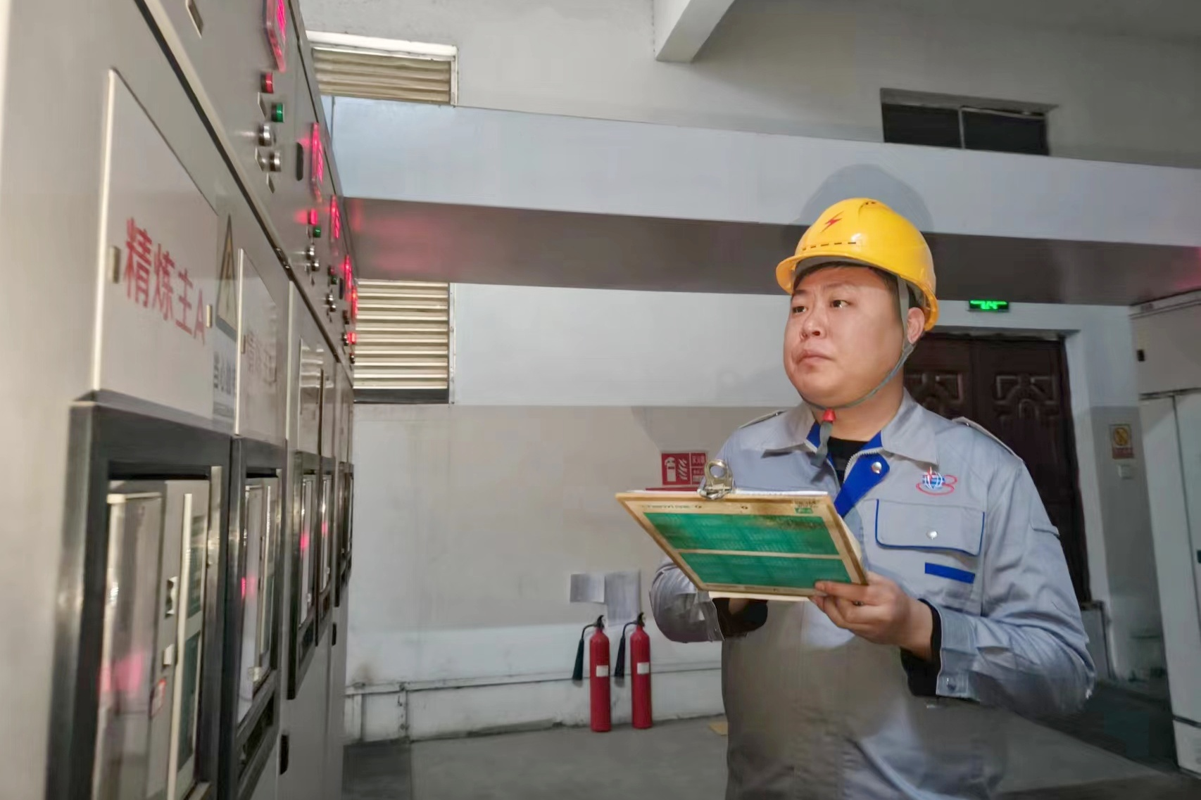 技能先锋|“电力尖兵”柏万福