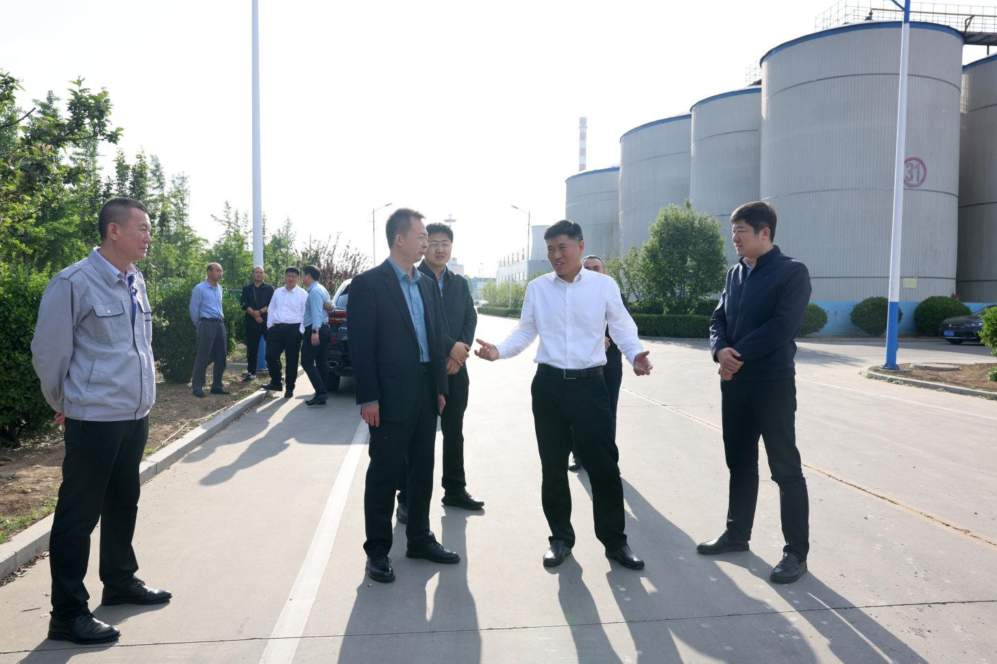 邹平市委副书记刘德军来山东EBET易博网站集团调研