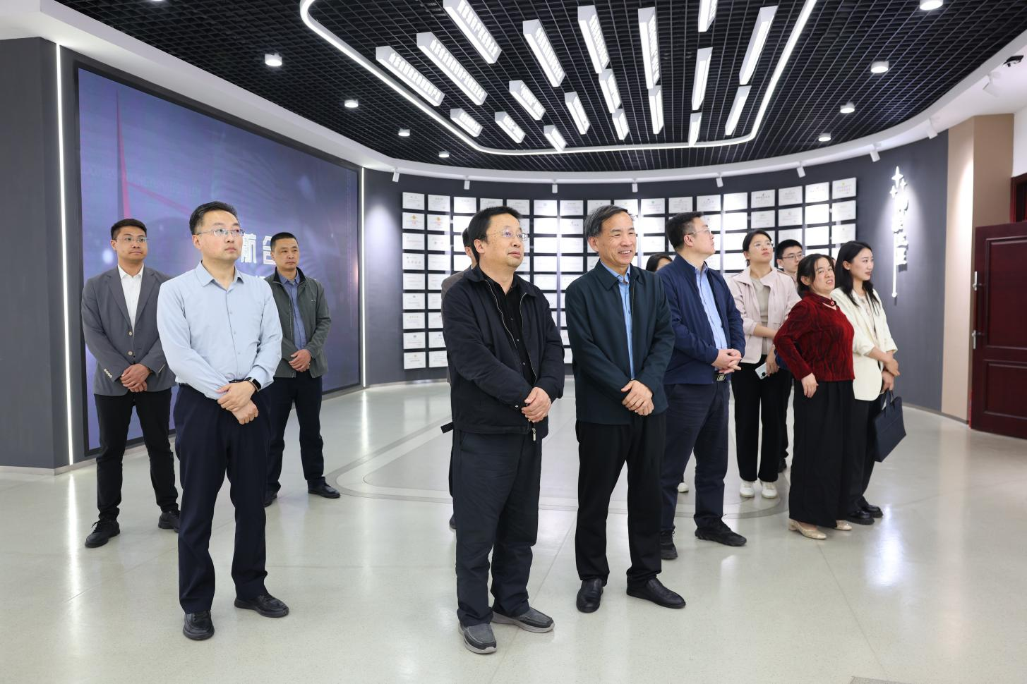 威海市科技局副局长姜新一行来山东EBET易博网站集团调研