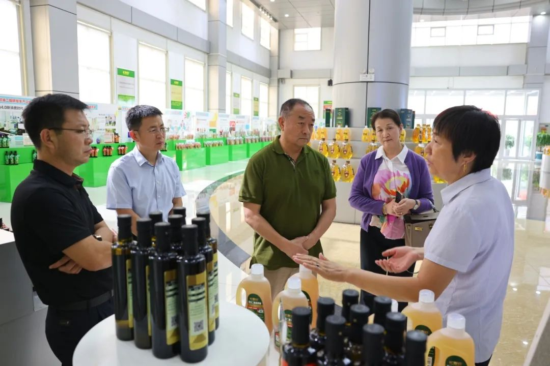 新西兰山东总商会会长马永新一行来山东EBET易博网站集团参观调研