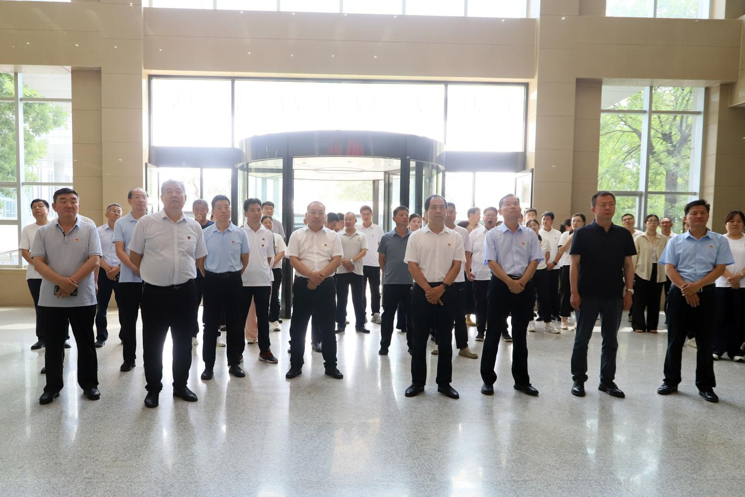 邹平经济技术开发区全体党员来山东EBET易博网站集团参观交流