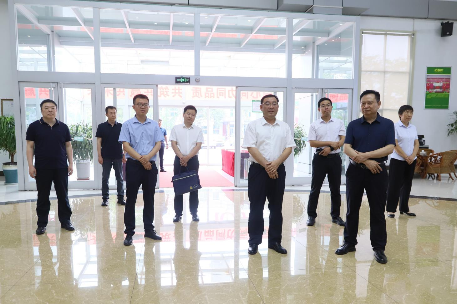 滨州医学院附属医院党委书记王东一行来山东EBET易博网站集团参观调研